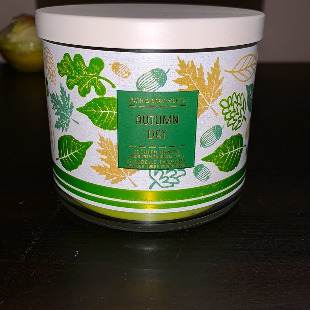 Bath and Body Works 3 Wick Candle Autumn Day